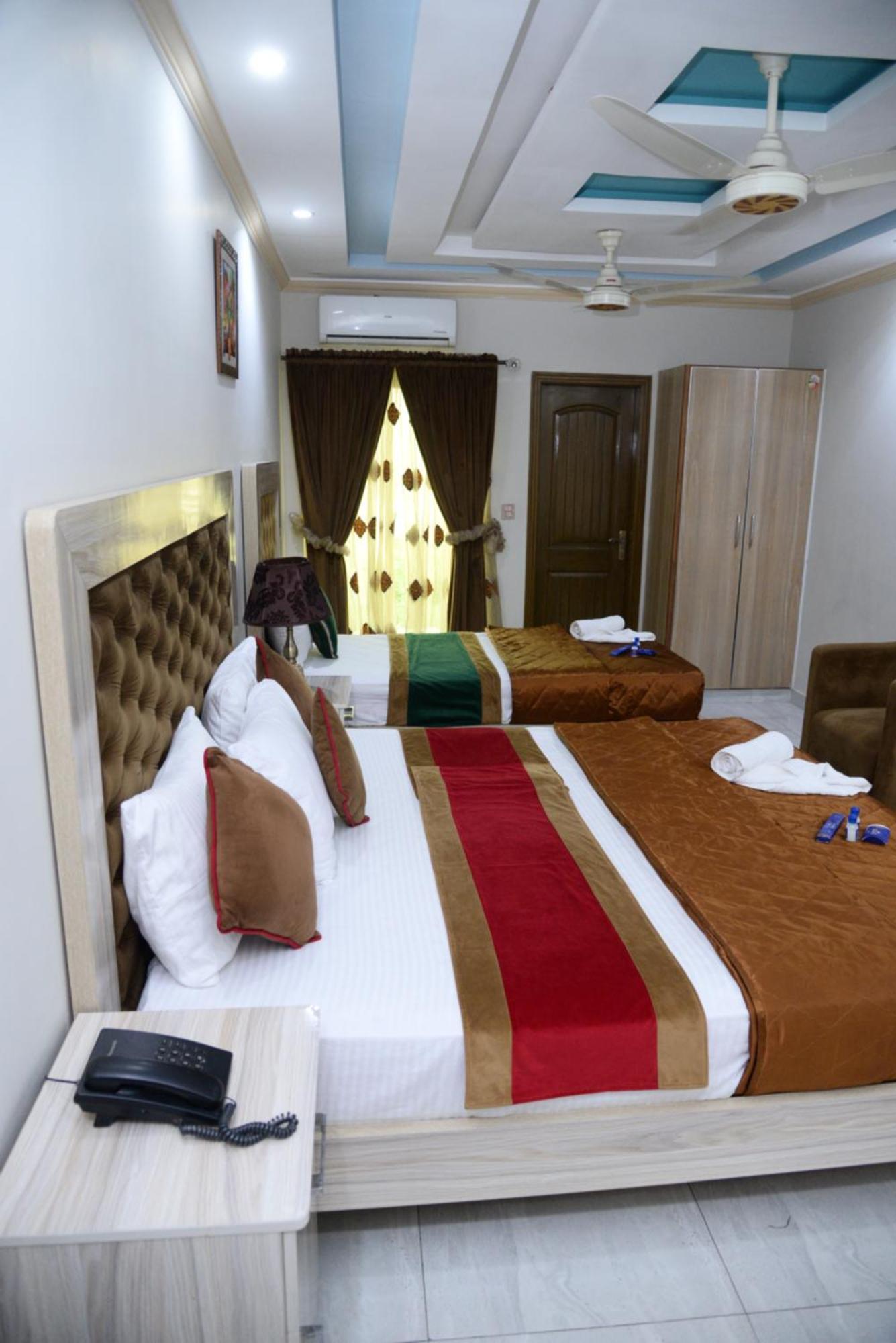 Hotel Deluxe Lahore Exterior foto